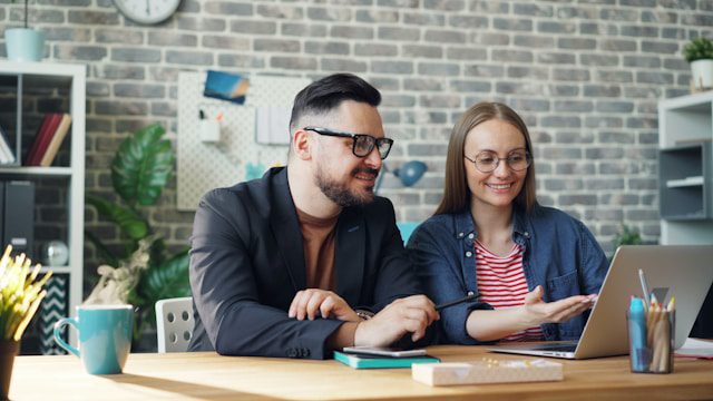 project manager communicating with stakeholder